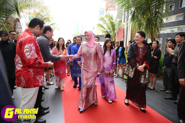 The arrival of HRH Sultanah Nur Zahirah, Sutanah of Terengganu at Pavilion KL