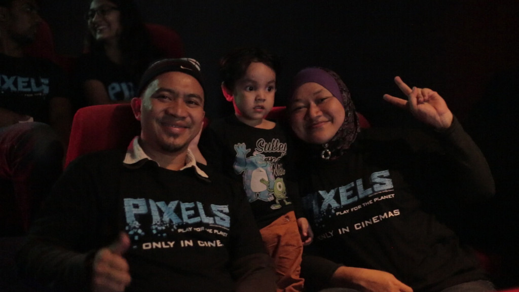 Movie Lovers watching exclusive screening of PIXELS at TGV Cinemas D'Pulze