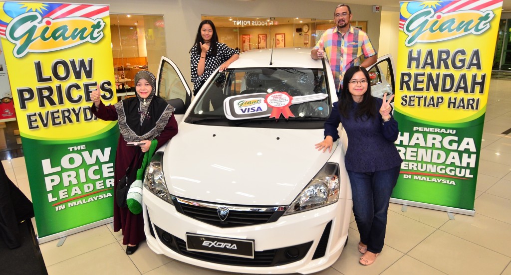 Grand Prize winner 29 y.o. Siti Munira Ismail (front R) & her family w her Proton Exora 1.6 Standard (AT)