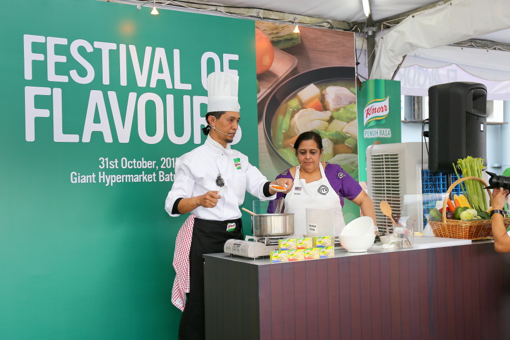 Cooking demonstration by Chef Yang from Knorr and MasterChef Asia contestant Jasbir Kaur