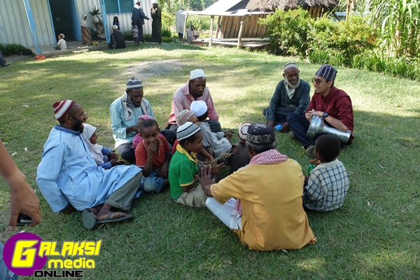 Anwar berselawat bersama  kanak-kanak dan penduduk pribumi muslim simbu, papua new guinea (3)