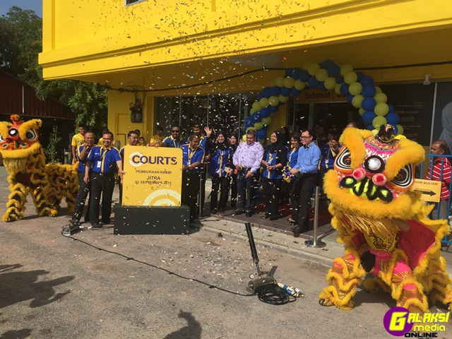 photo-3-official-opening-of-the-courts-jitra-store
