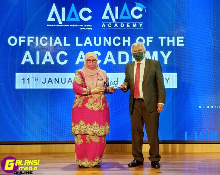 YB Deputy Minister Tan Sri Datuk Suriyadi Halim Omar Galaksi Media
